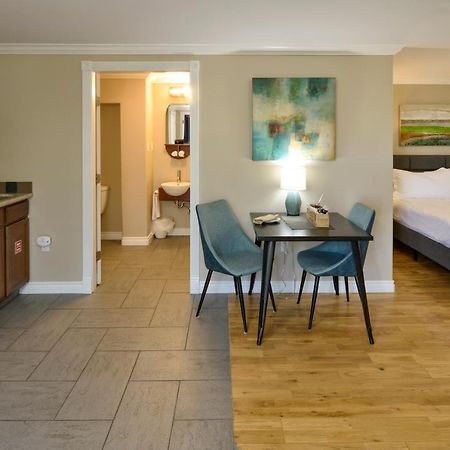 Above The Beach Guest Suites Penticton Eksteriør billede