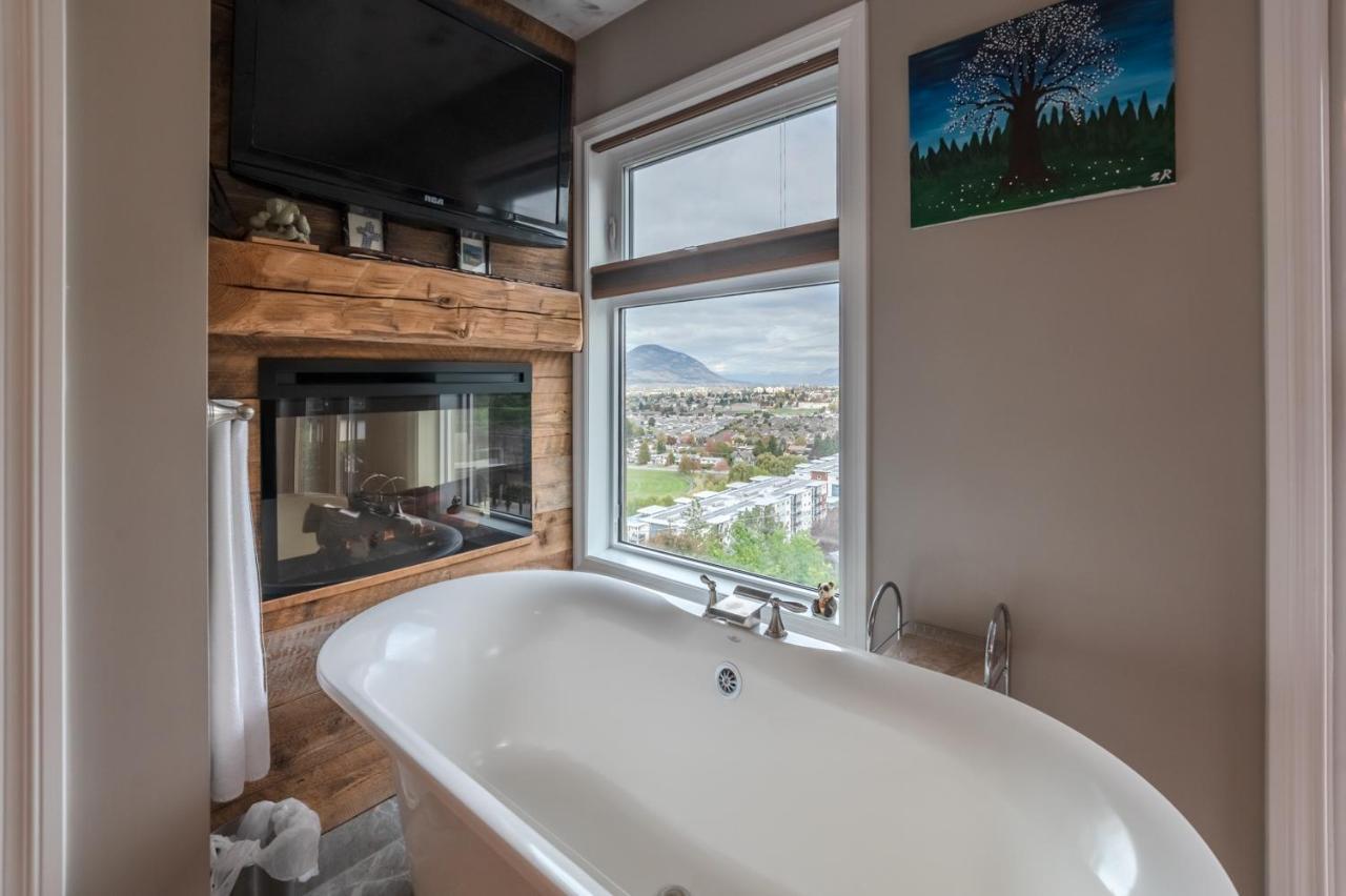 Above The Beach Guest Suites Penticton Eksteriør billede