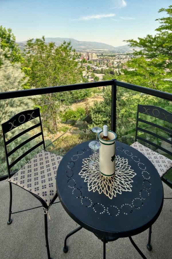 Above The Beach Guest Suites Penticton Eksteriør billede