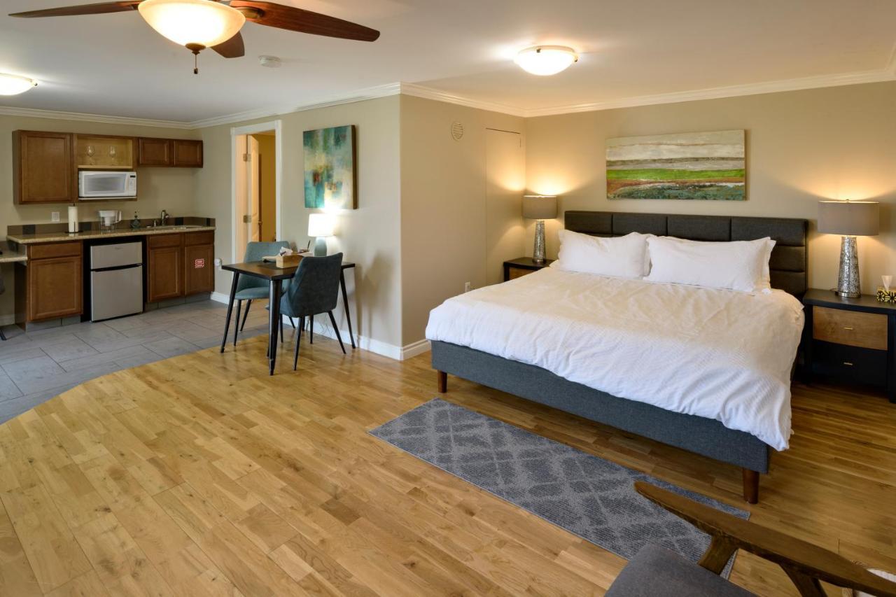 Above The Beach Guest Suites Penticton Eksteriør billede