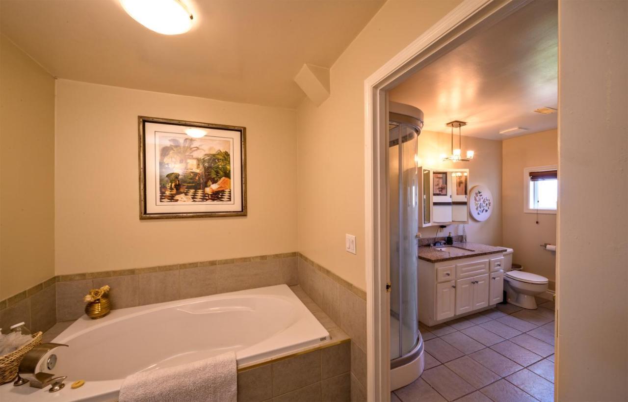 Above The Beach Guest Suites Penticton Eksteriør billede