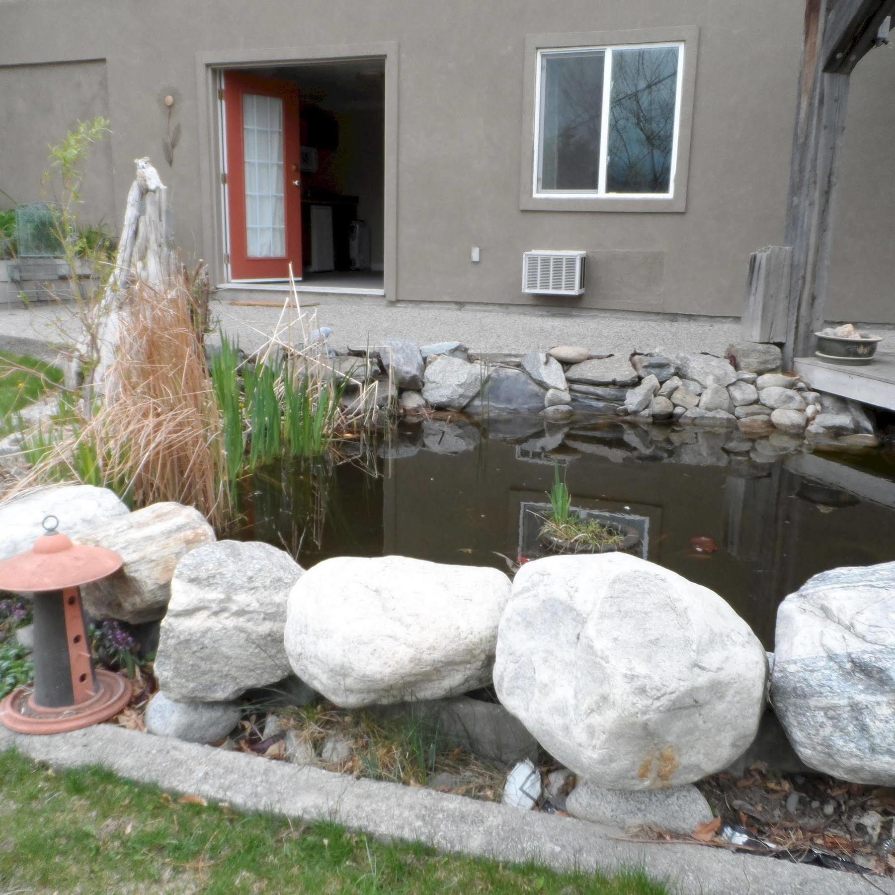 Above The Beach Guest Suites Penticton Eksteriør billede
